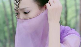 她撩拨心弦,她的一举一动